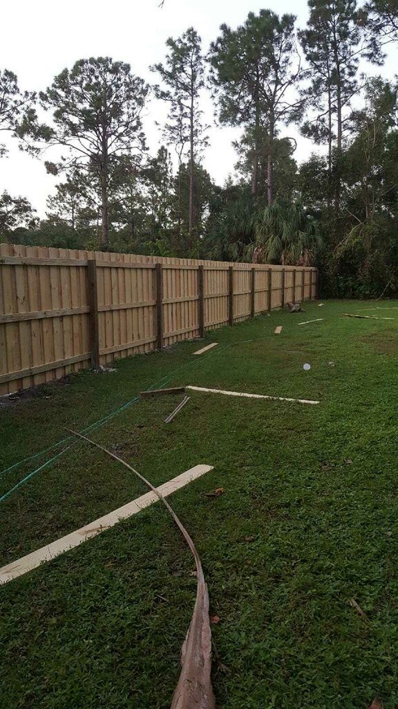 residential wood fencing installations in Fort Lauderdale FL